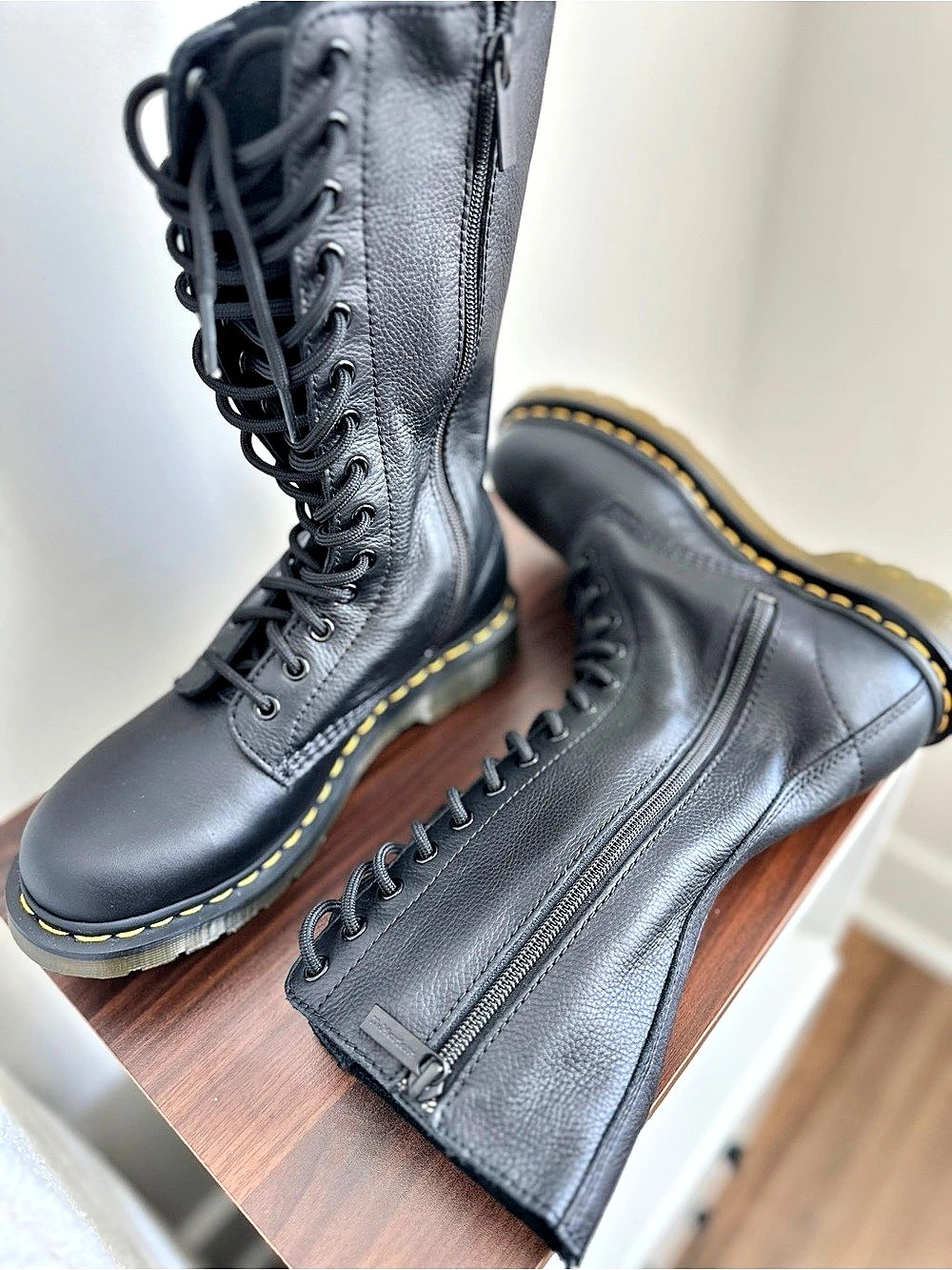 Dr. Martens 1B99 14-Eye Black Virginia Leather High Boots Size 8 Women's (EU 39)